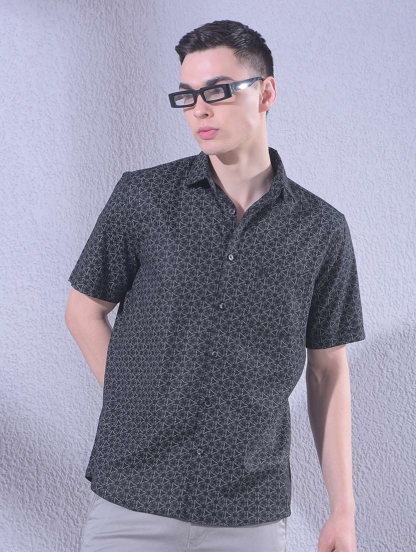 men printed short sleeve shirt