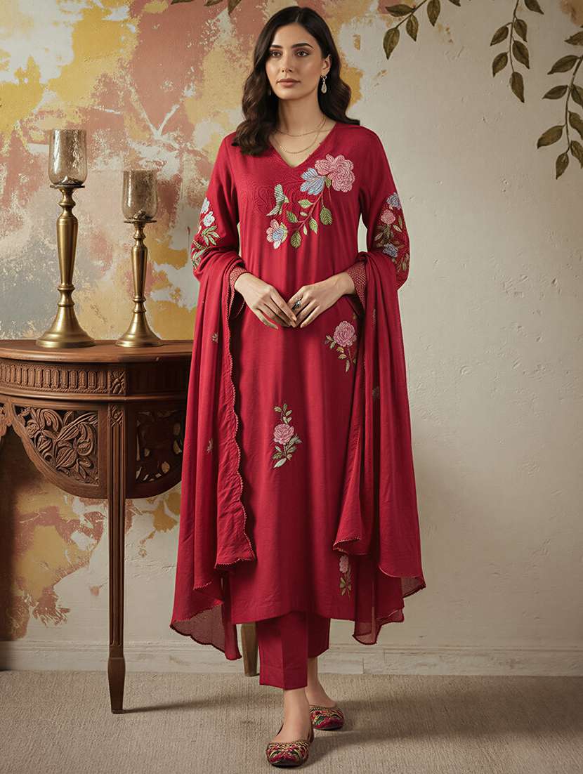 women solid with work three quarter sleeve kurta pant with dupatta set