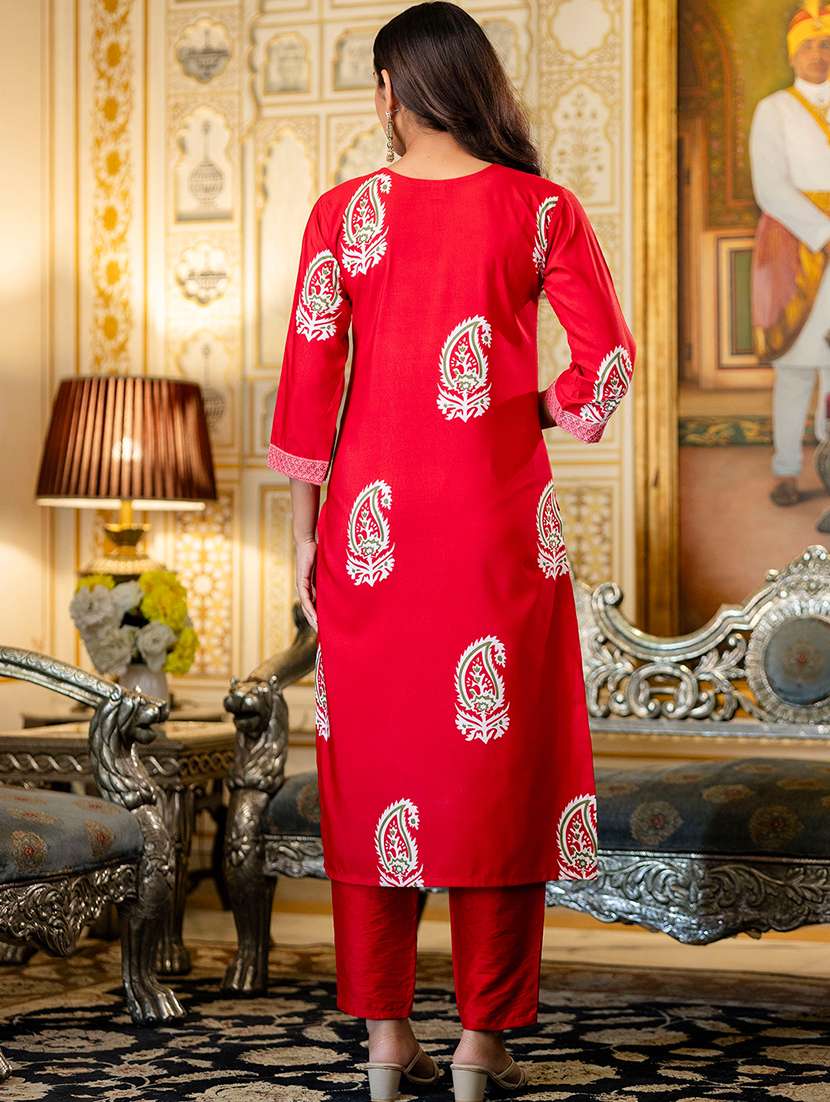 Women Paisley Three Quarter Sleeve Kurta Pant With Dupatta Set - 22361805 -  Standard Image - 3