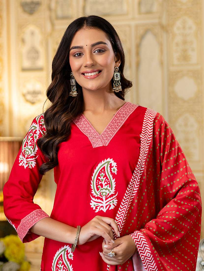 Women Paisley Three Quarter Sleeve Kurta Pant With Dupatta Set - 22361805 -  Standard Image - 5