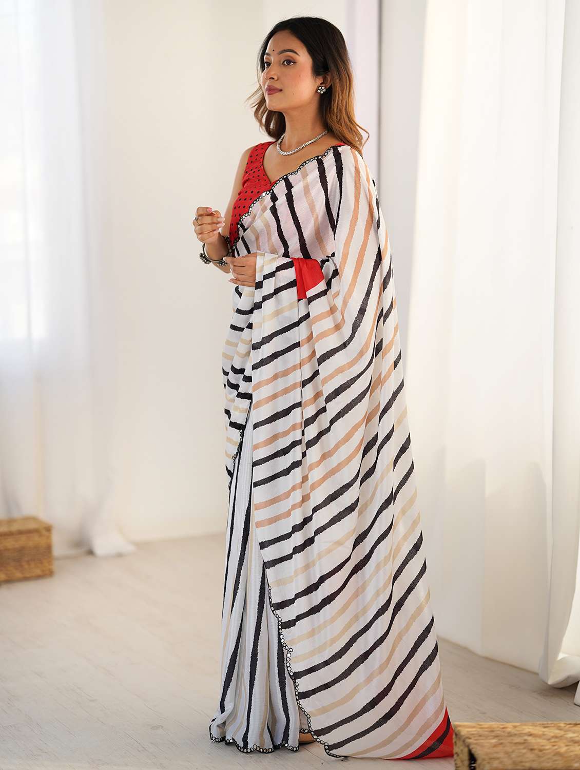 women printed casual wear saree with blouse - 22361872 -  Standard Image - 5