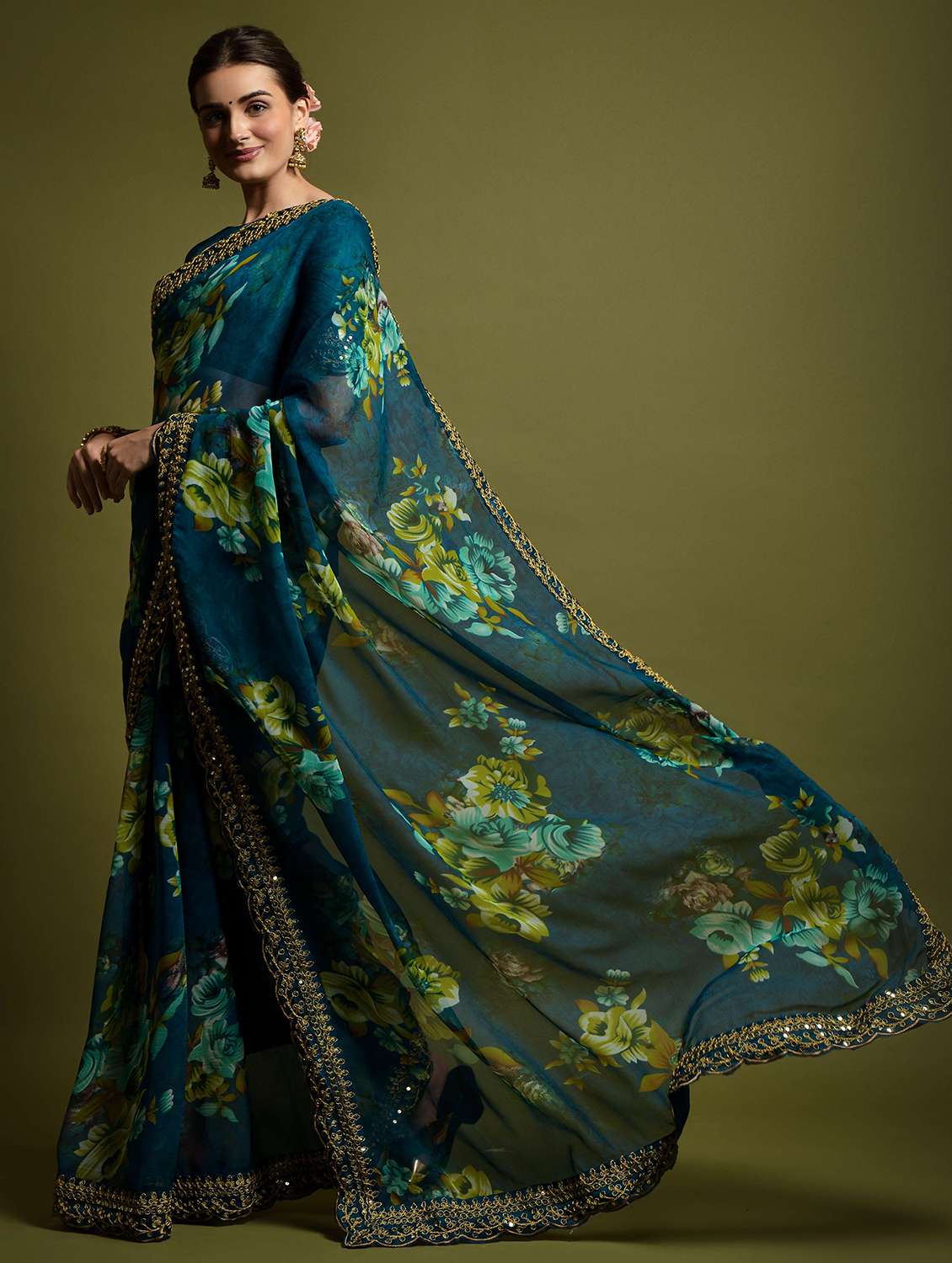 women floral printed bordered saree with blouse