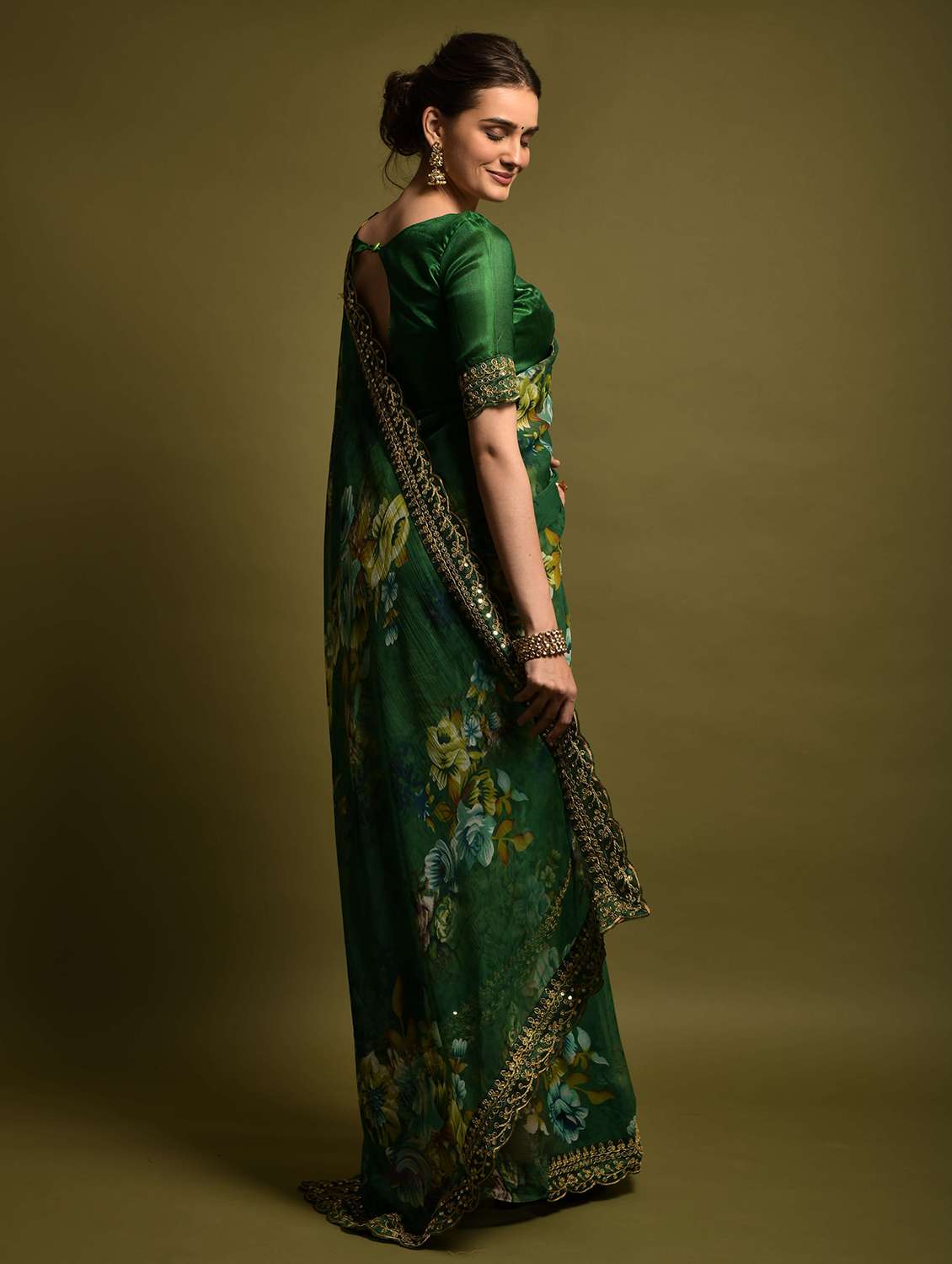 women floral printed bordered saree with blouse - 22361885 -  Standard Image - 3