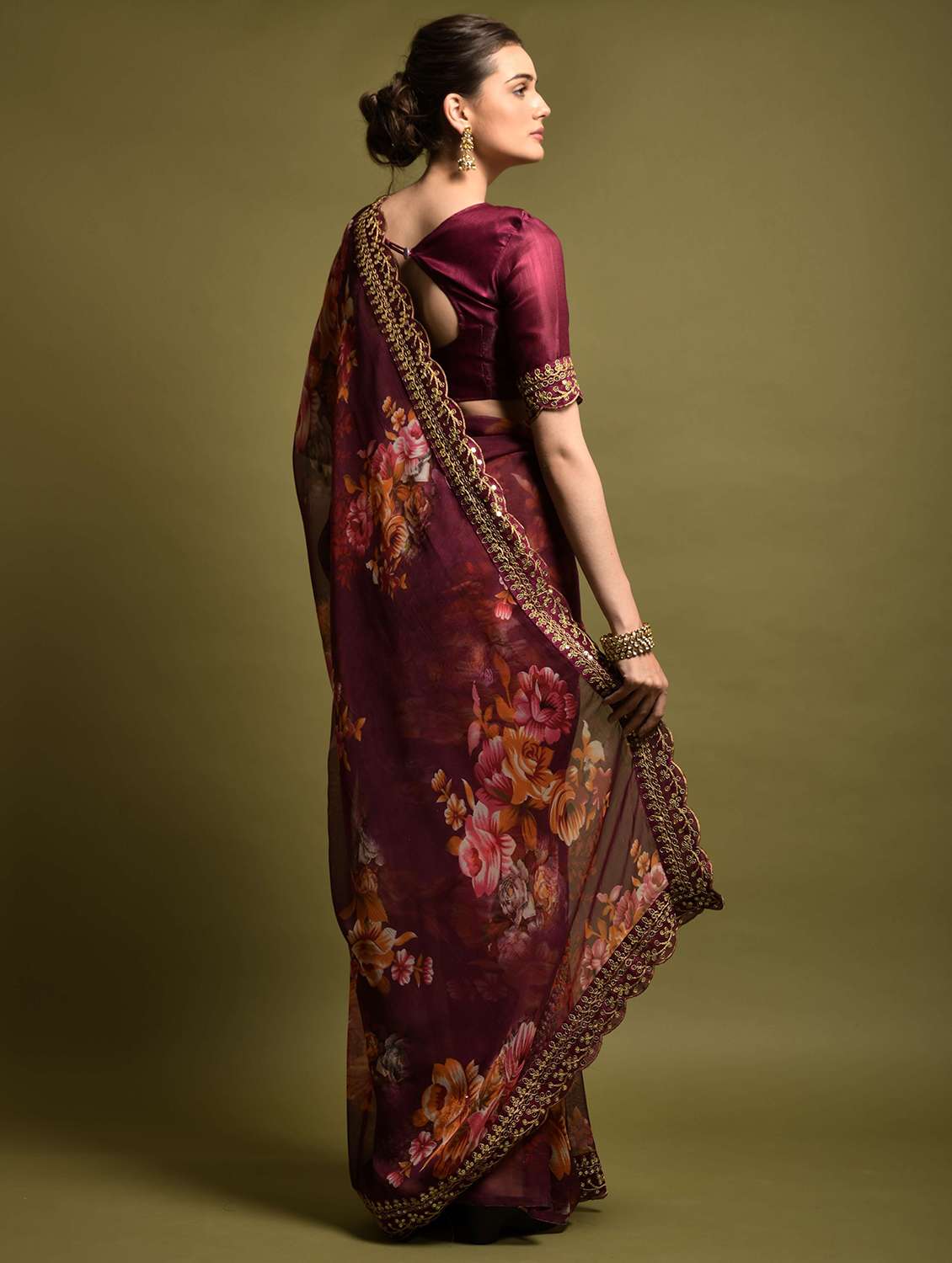 women floral printed bordered saree with blouse - 22361887 -  Standard Image - 3