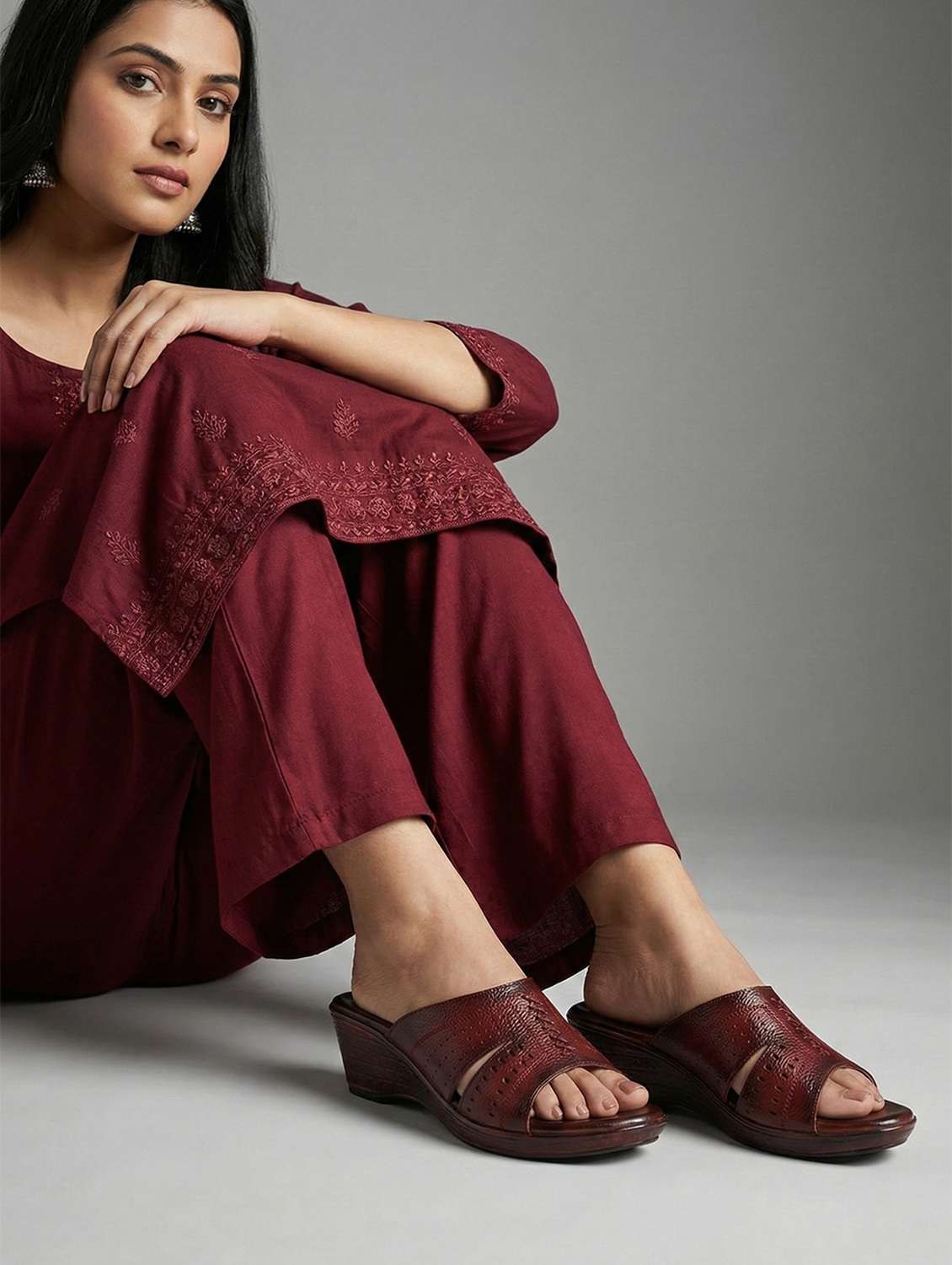 women solid slip on wedge - 22362149 -  Standard Image - 5