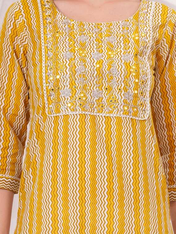 Women Printed Three Quarter Sleeve Straight Kurta - 22362543 -  Standard Image - 3