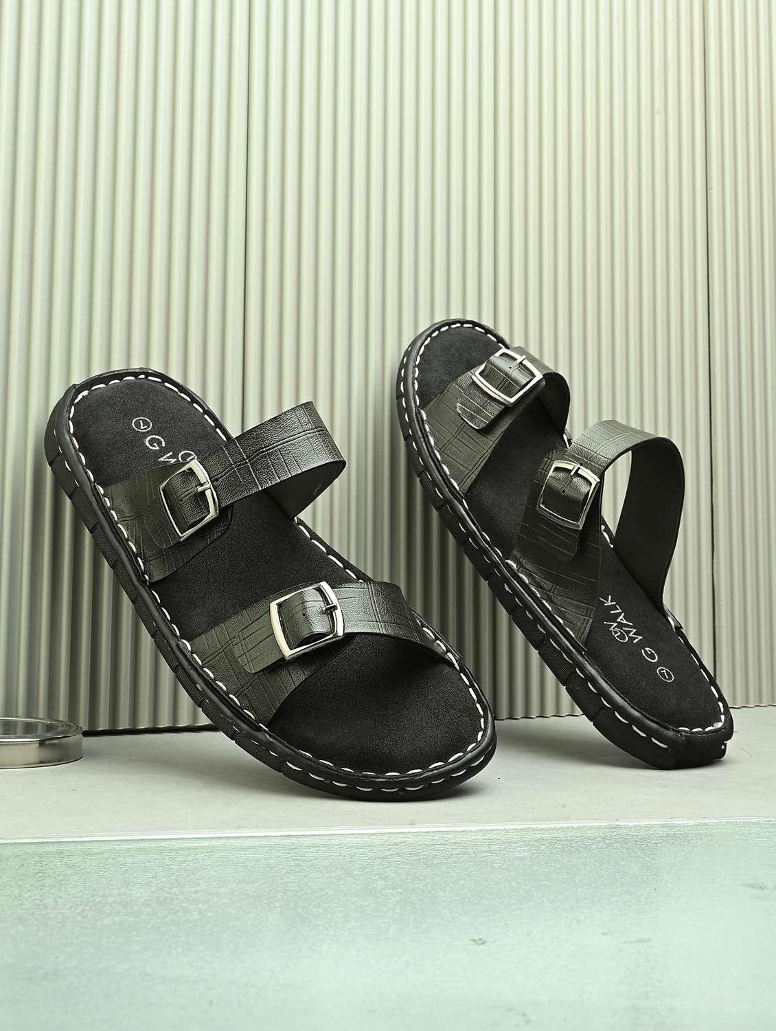 men solid slip on sandal