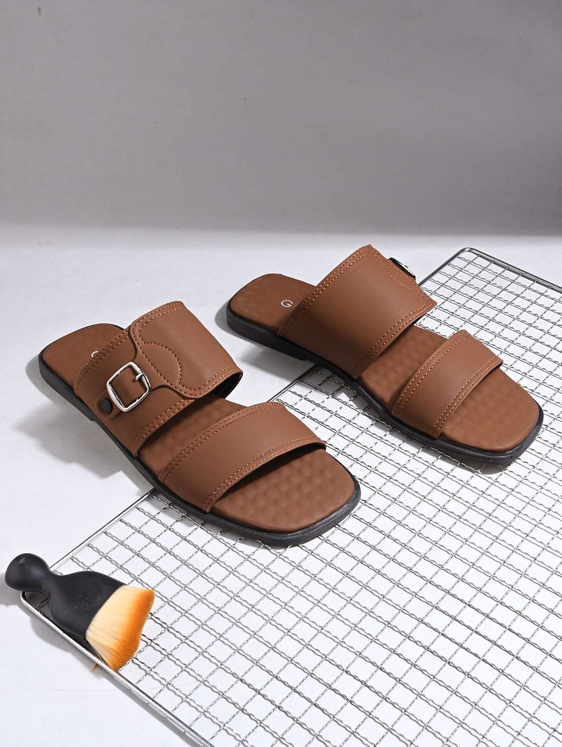 men solid slip on sandal