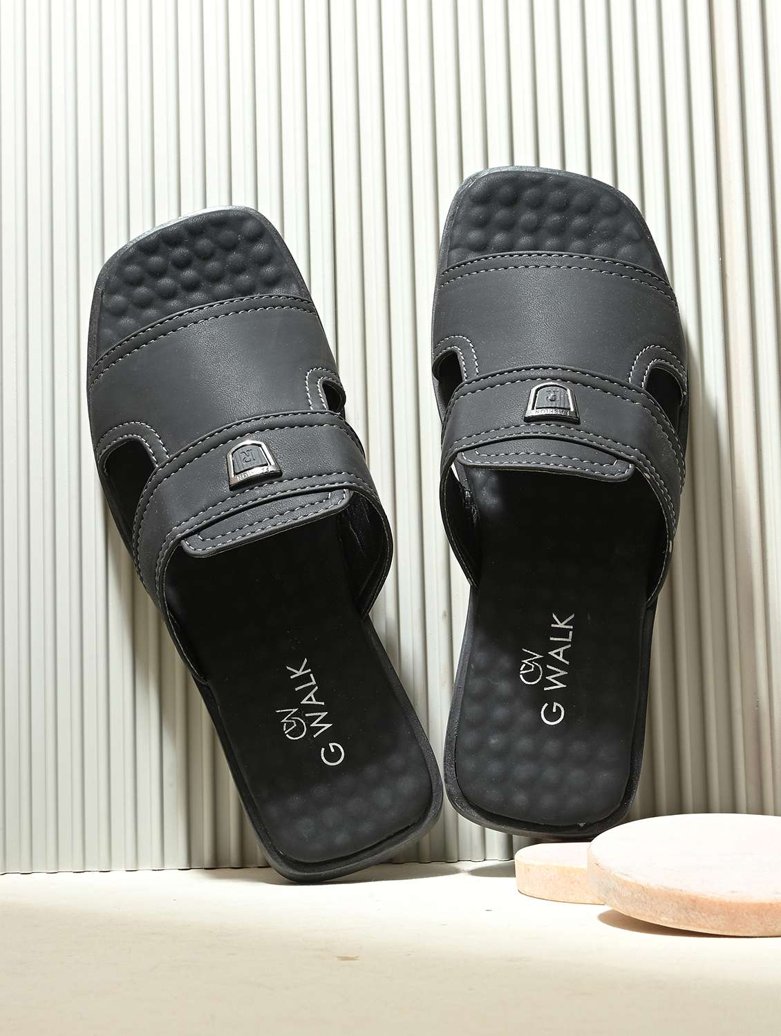 men solid slip on sandal