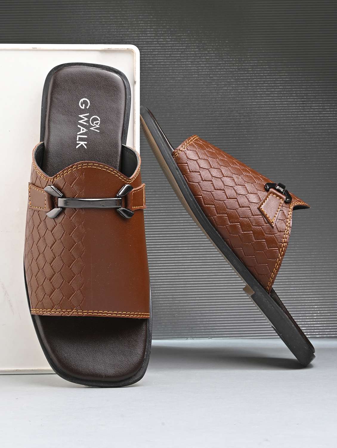 men solid slip on sandal