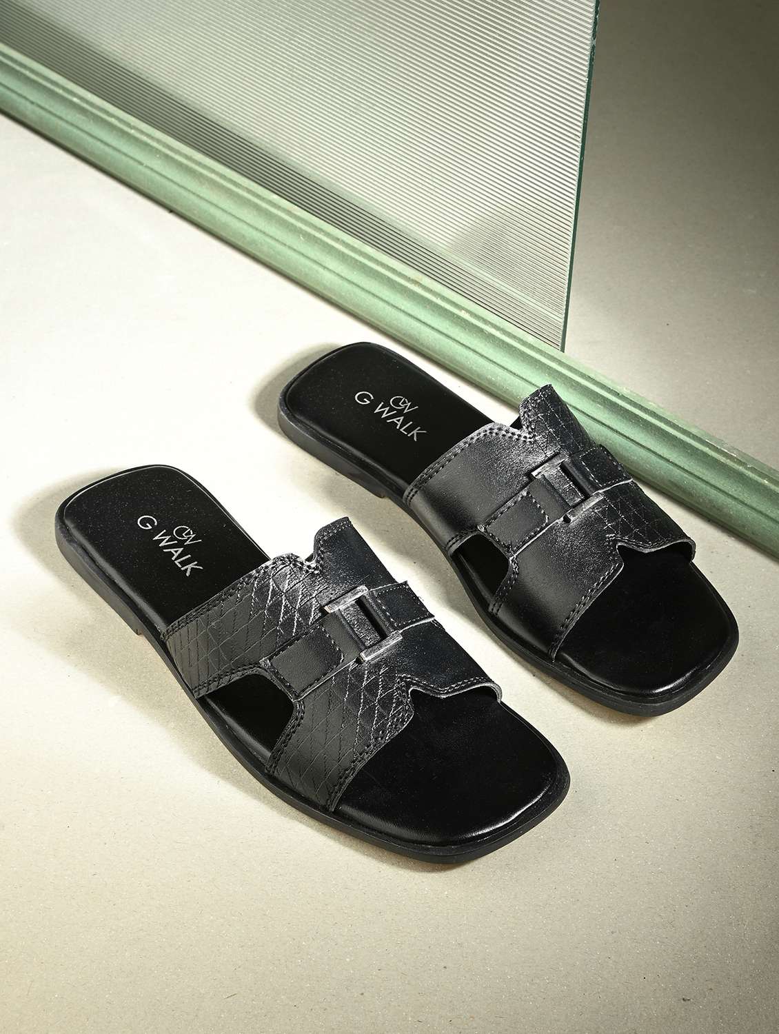 men textured slip on sandal