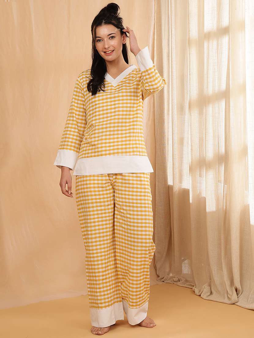 women checkered nightwear pyjama set