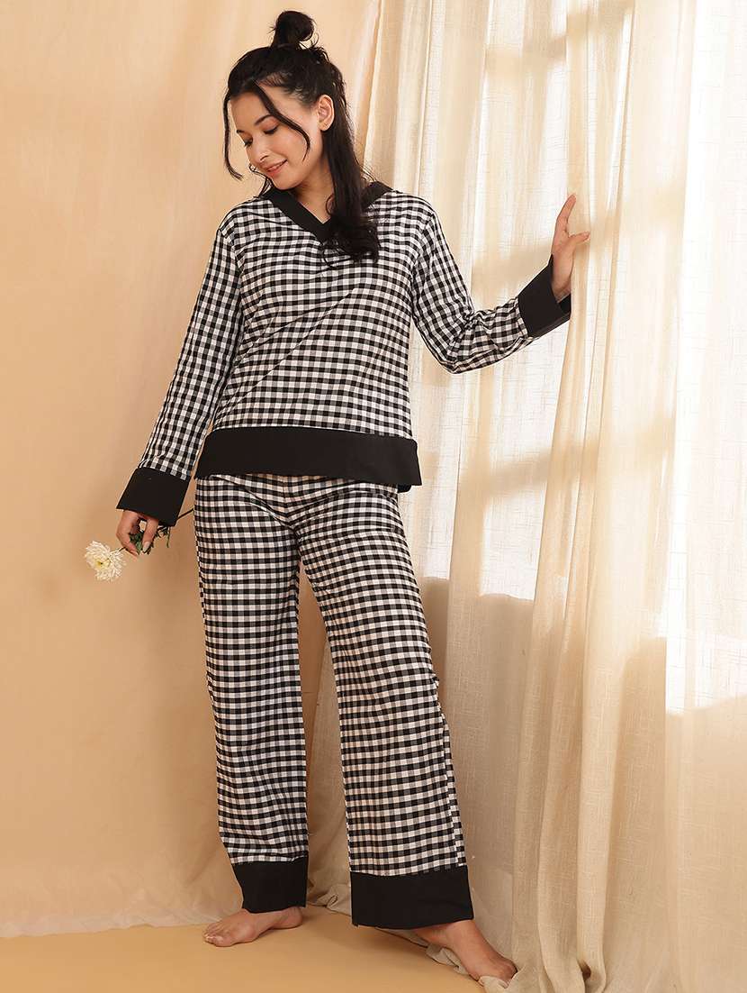 women checkered nightwear pyjama set