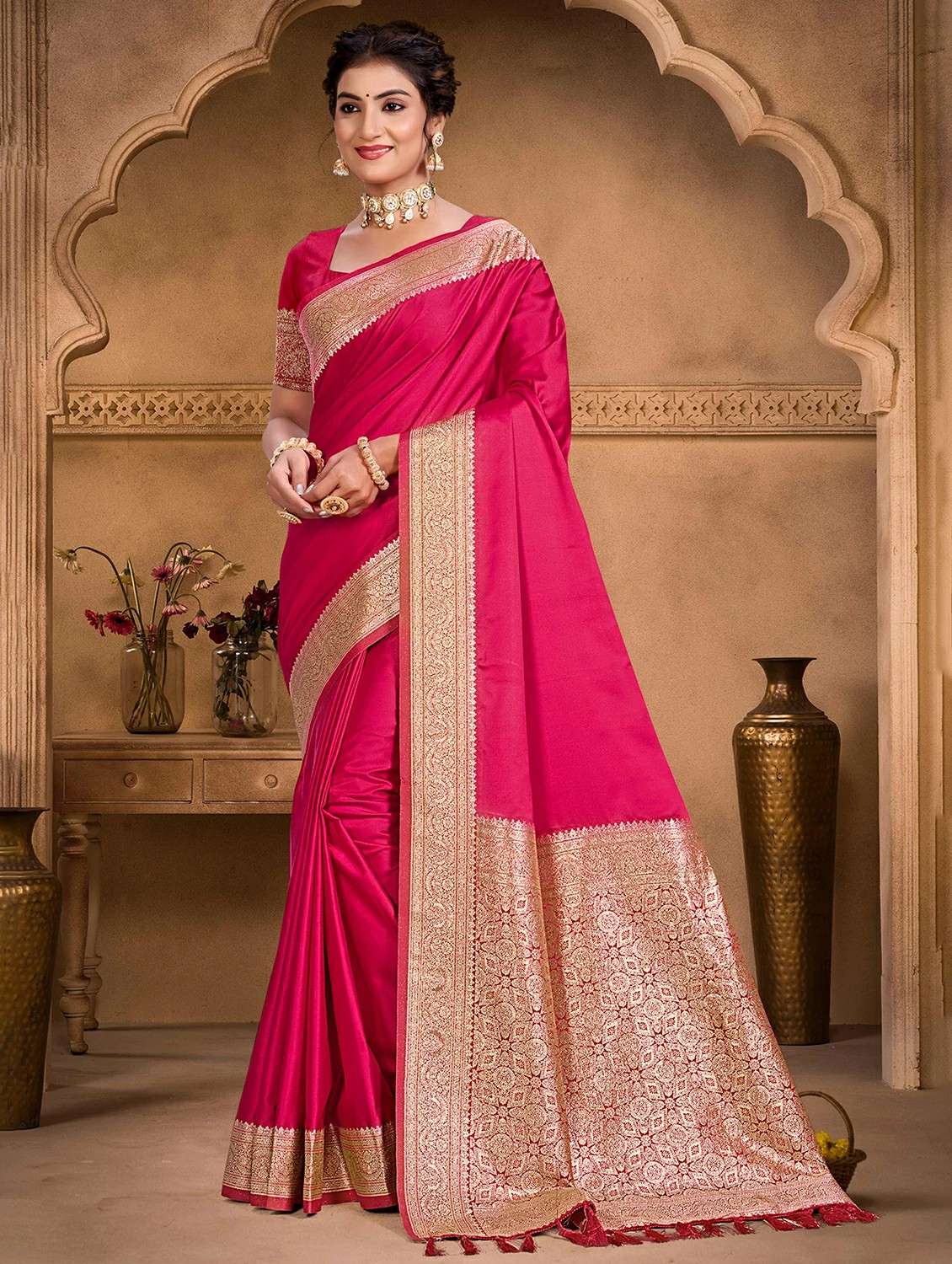 women solid with bordered saree with blouse