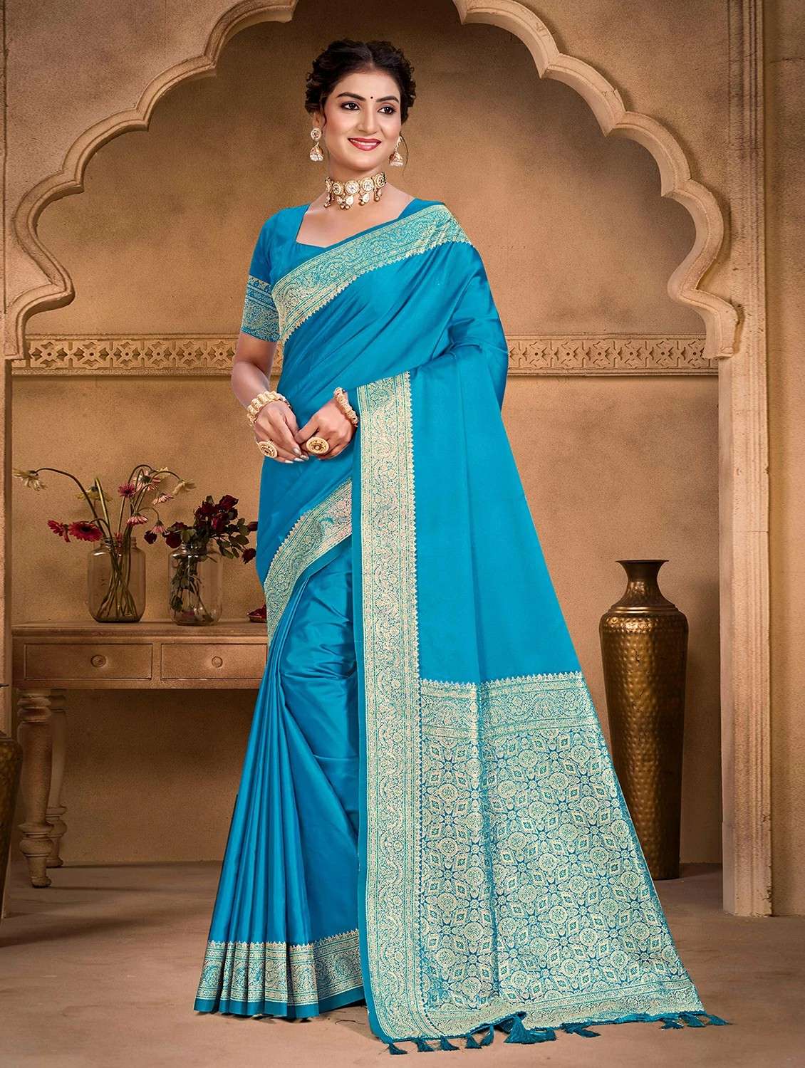 women solid with bordered saree with blouse