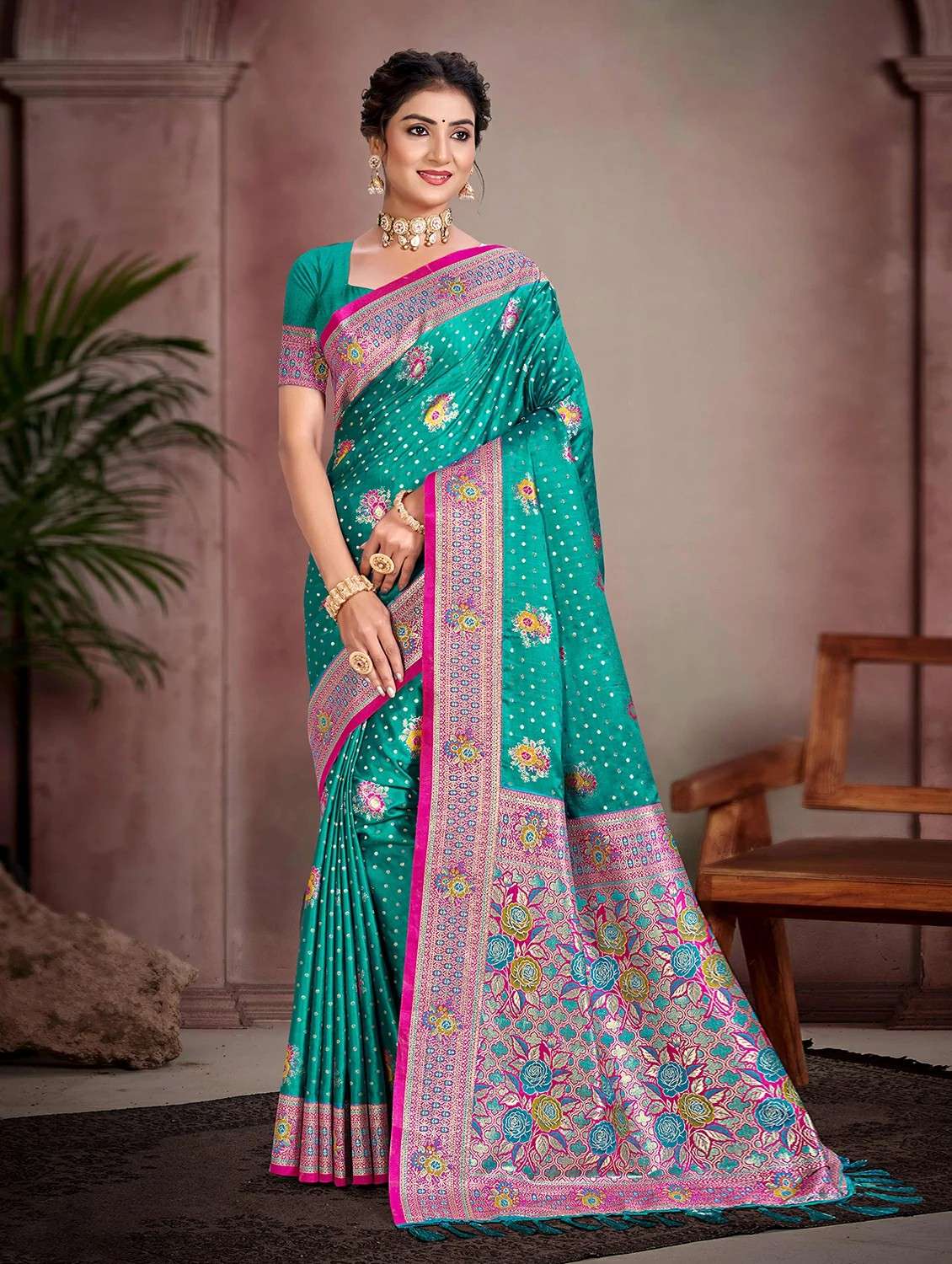 women self design banarasi saree with blouse