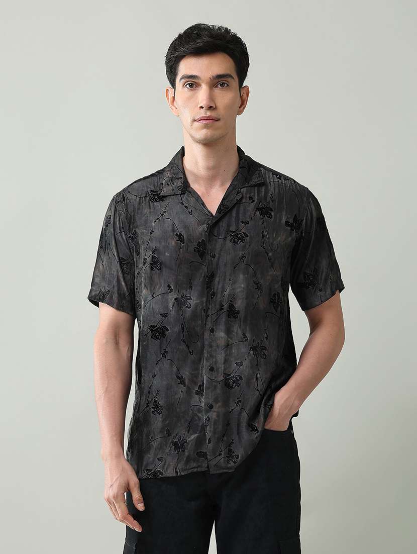 men printed collared short sleeve shirt