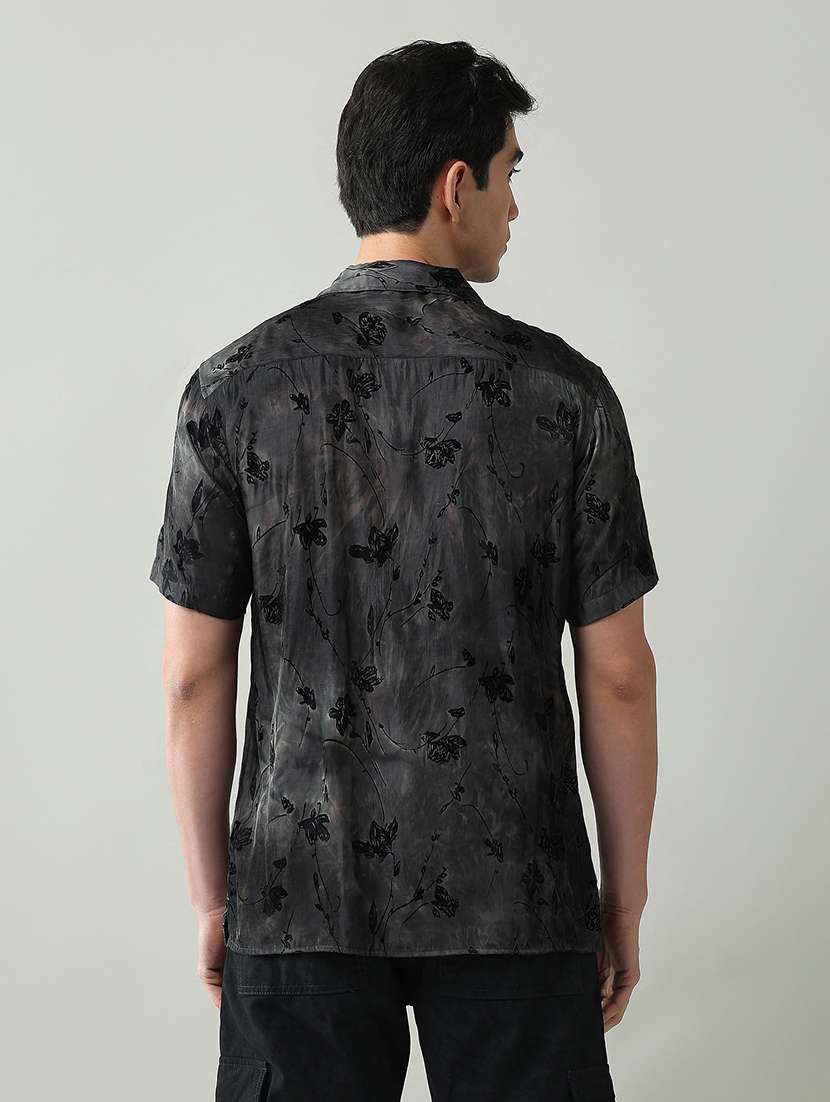 men printed collared short sleeve shirt - 22368686 -  Standard Image - 3