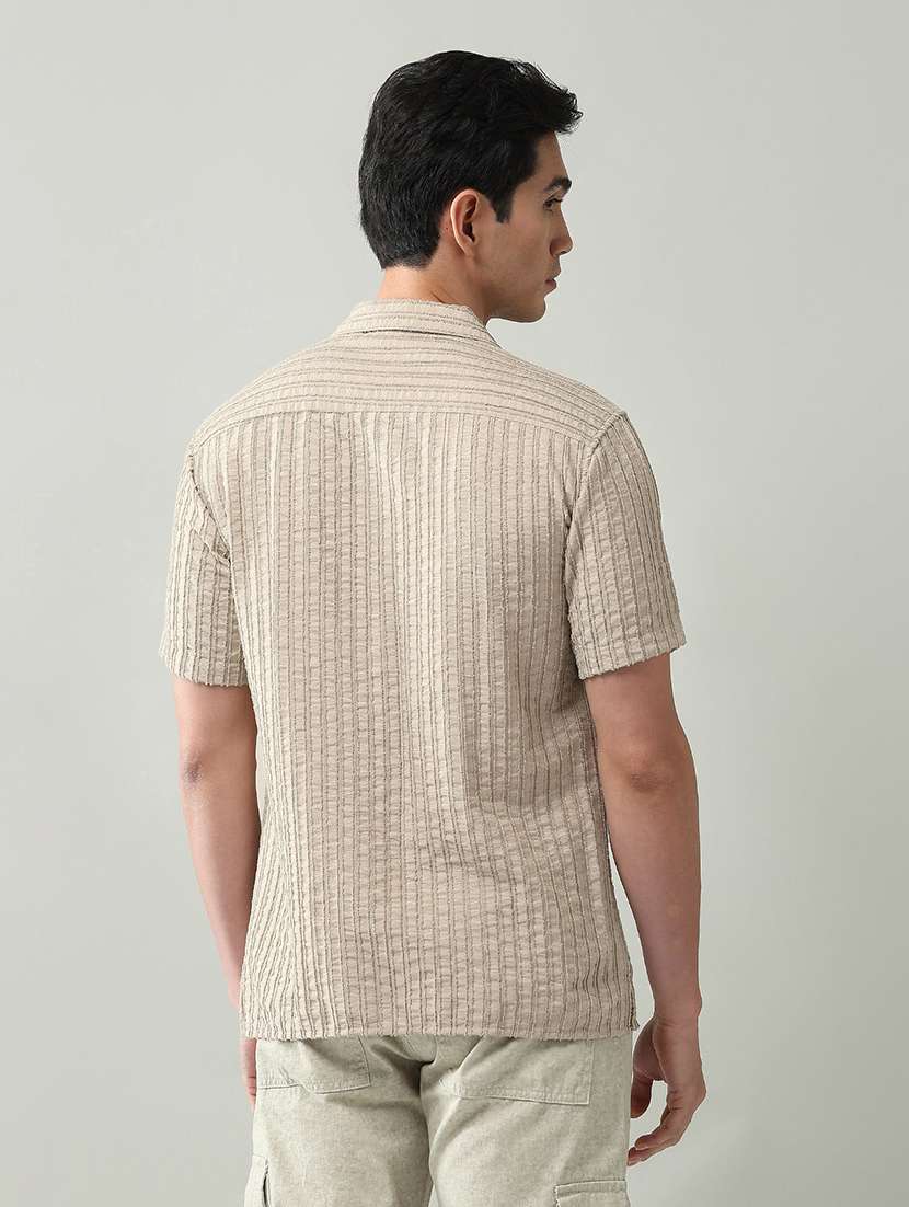 men textured collared short sleeve shirt - 22368699 -  Standard Image - 3