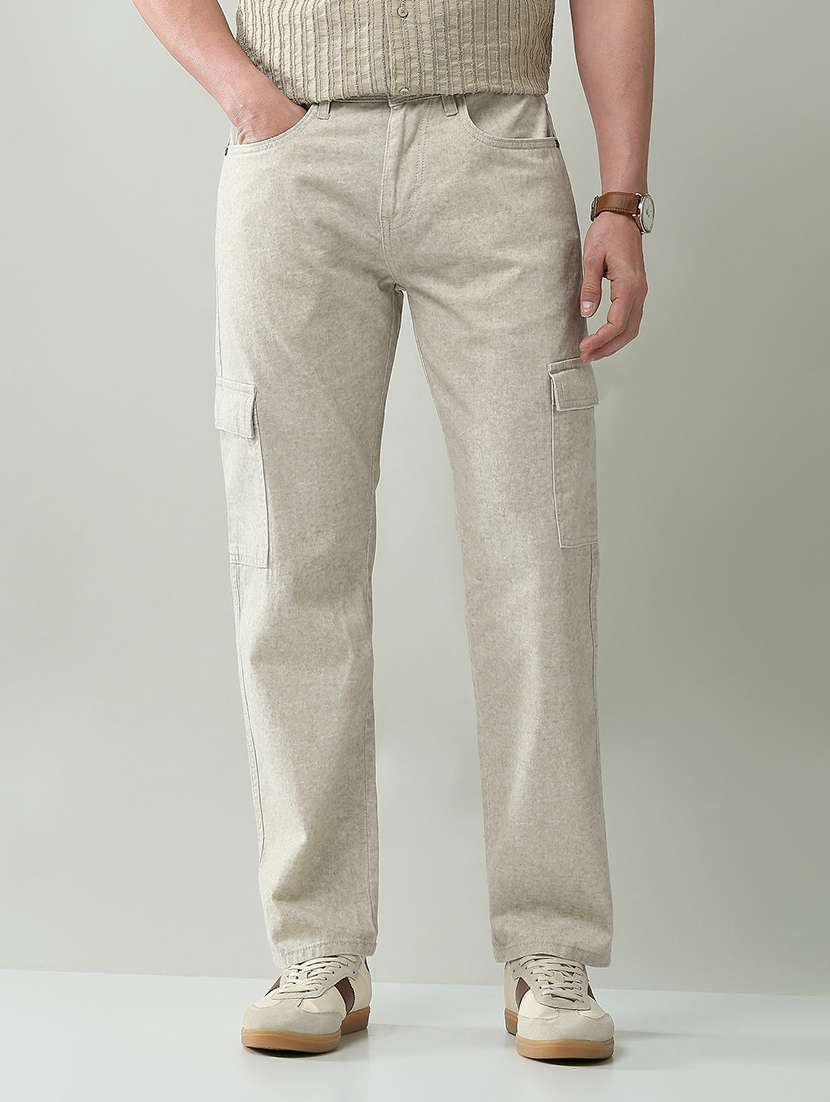 men solid mid rise regular fit cargo