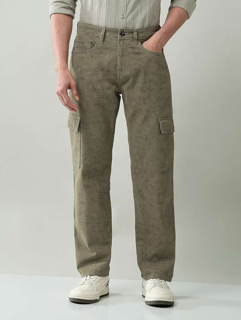men solid mid rise regular fit cargo