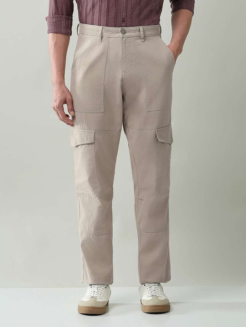 men solid mid rise regular fit cargo