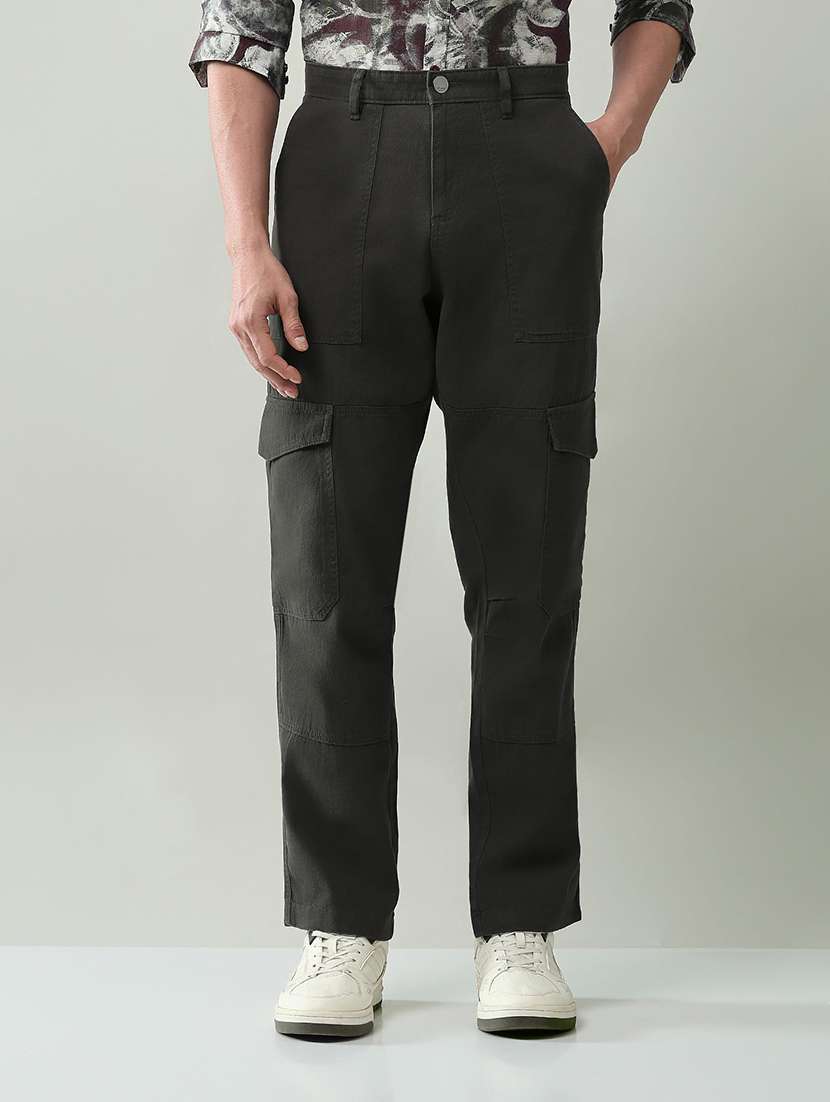 men solid mid rise regular fit cargo