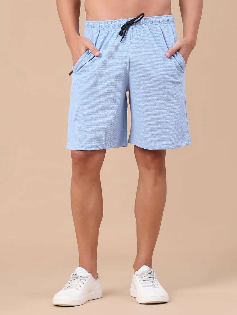 men textured mid rise regular fit shorts