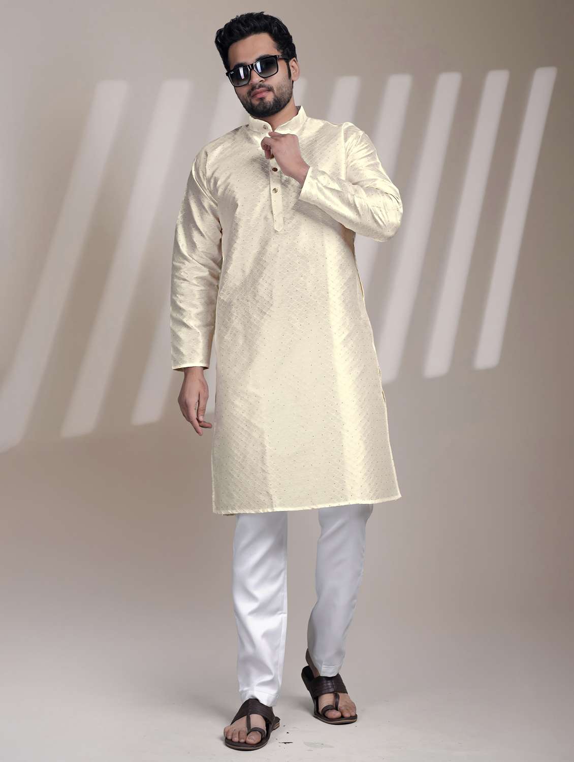 men self designed kurta and pyjama set