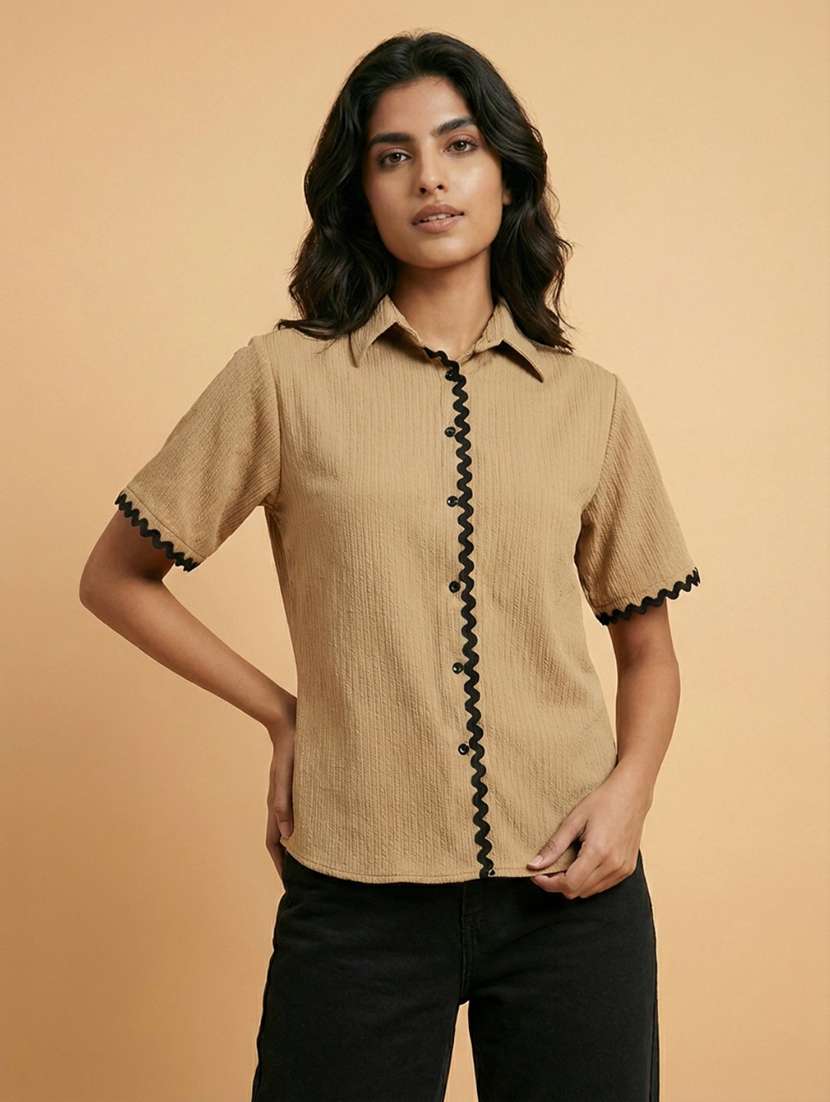 women solid collared short sleeve shirt