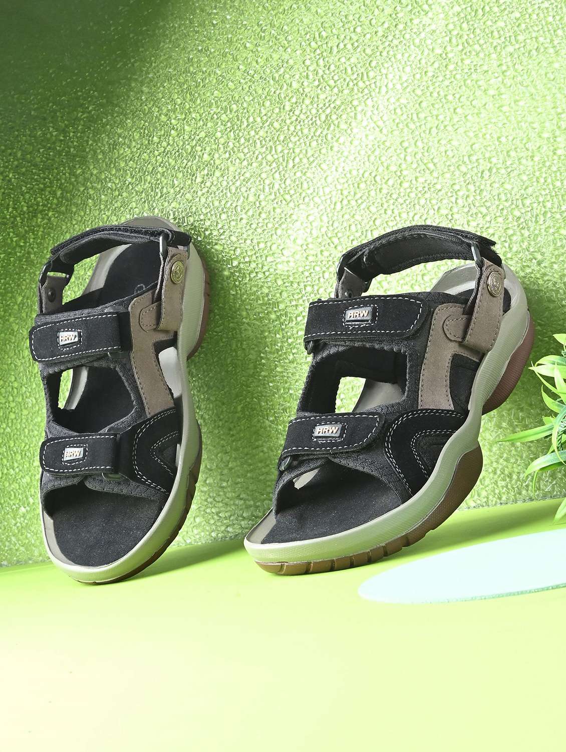 men solid back strap floater