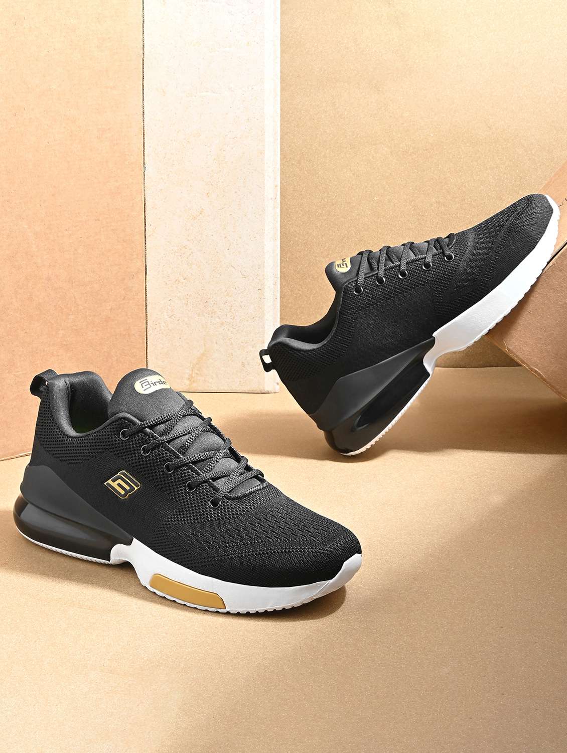 men solid lace up sport shoe