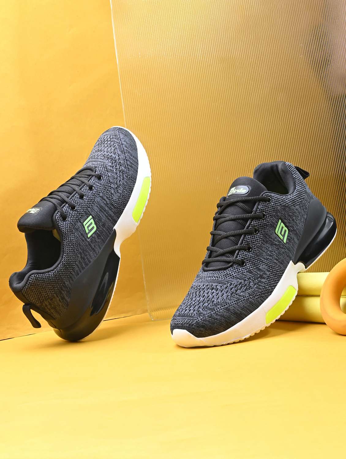 men solid lace up sport shoe