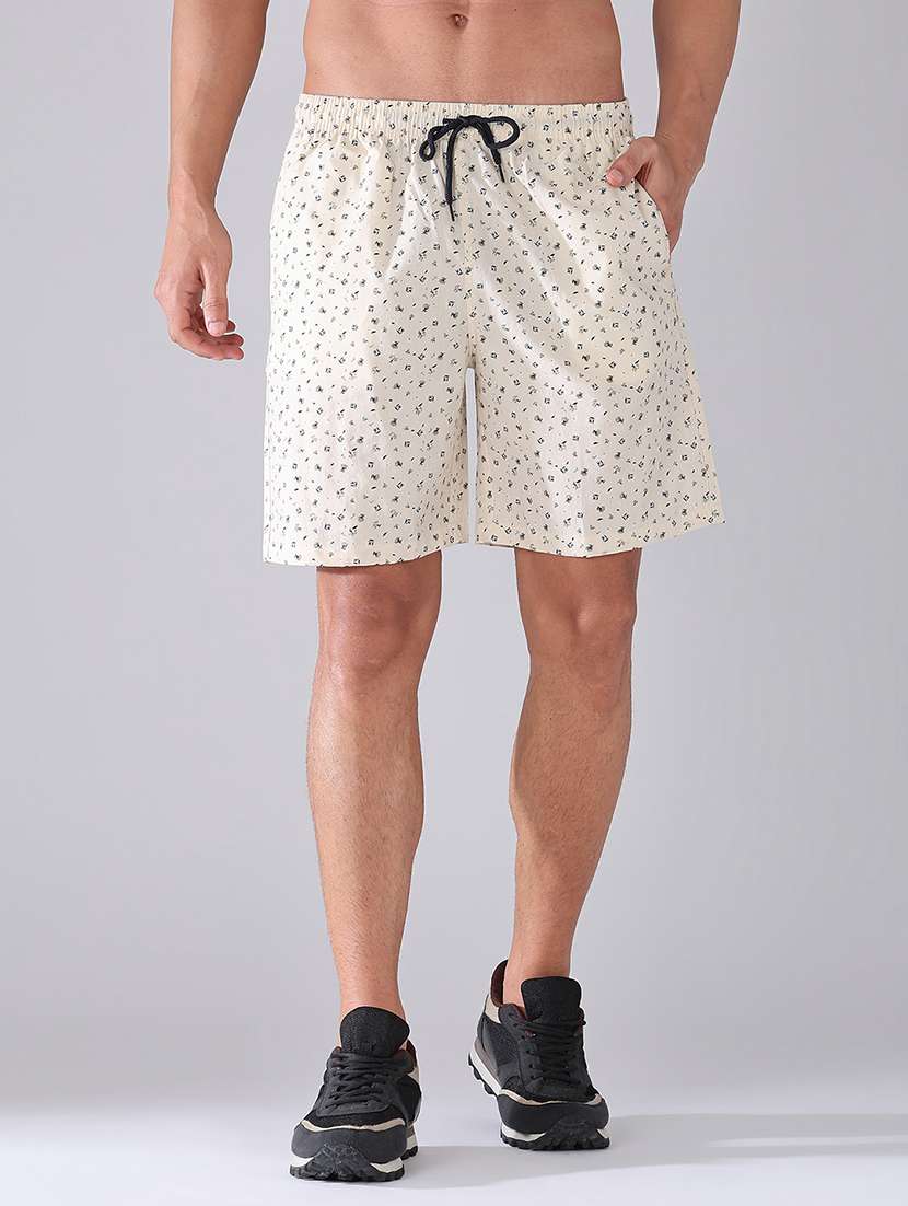 men printed mid rise regular fit shorts
