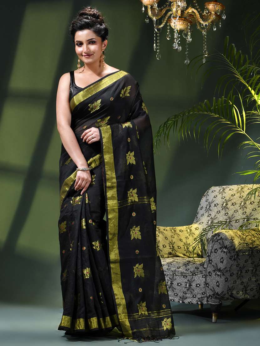 women self design handloom saree with blouse