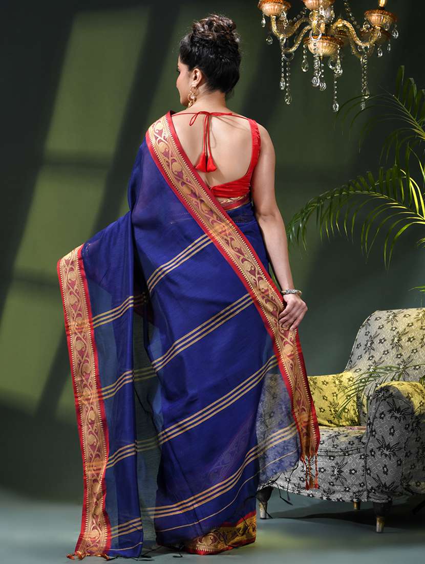 women solid with bordered saree - 22376179 -  Standard Image - 3