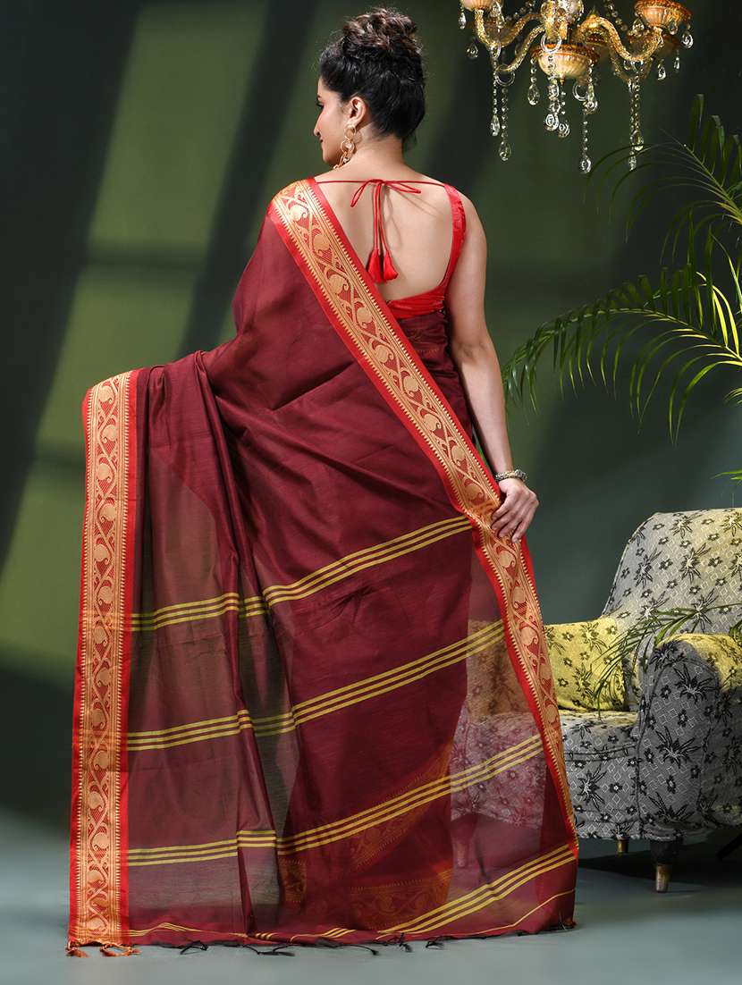 women solid with bordered saree - 22376180 -  Standard Image - 3