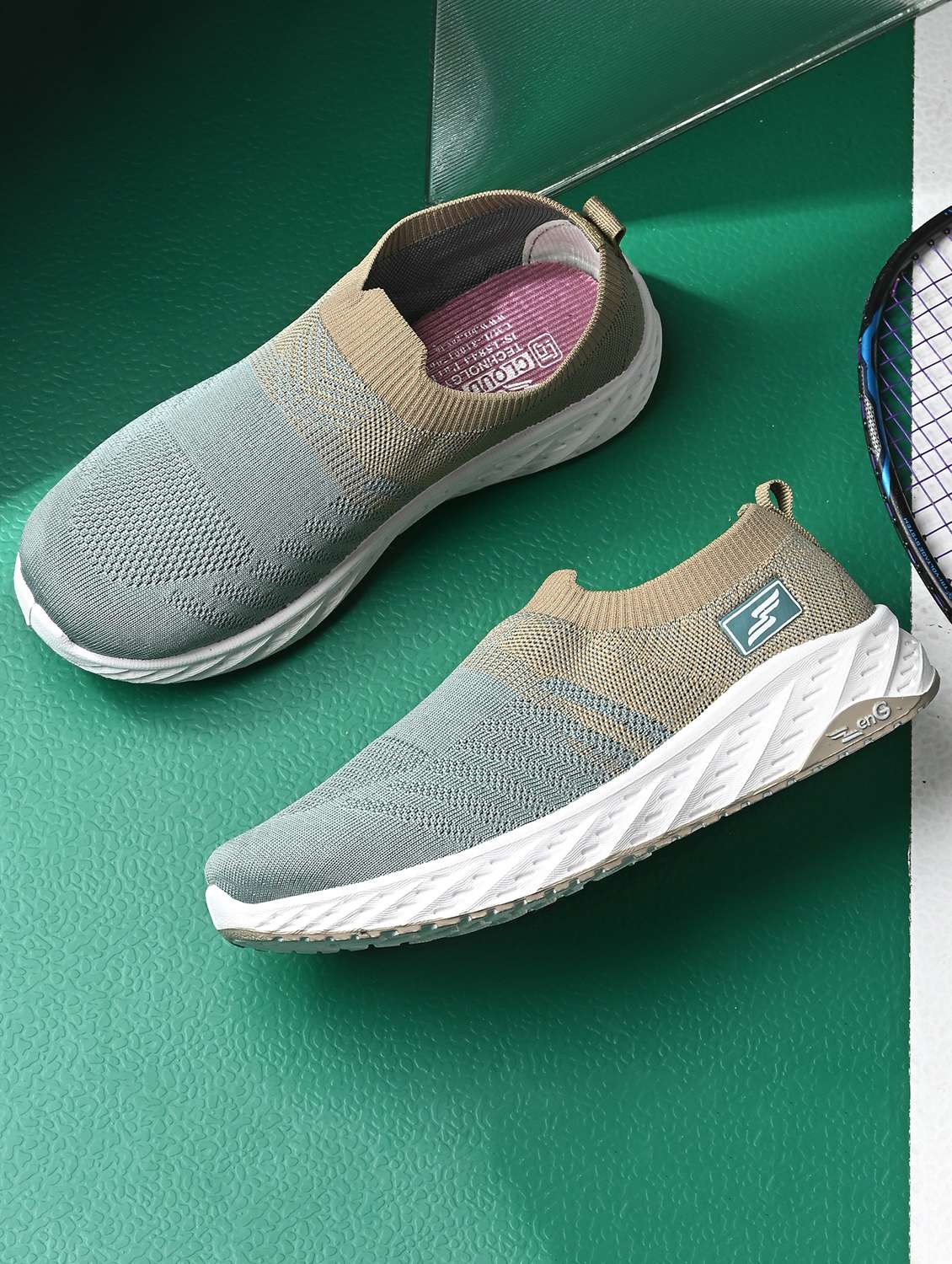 women solid slip on casual shoe