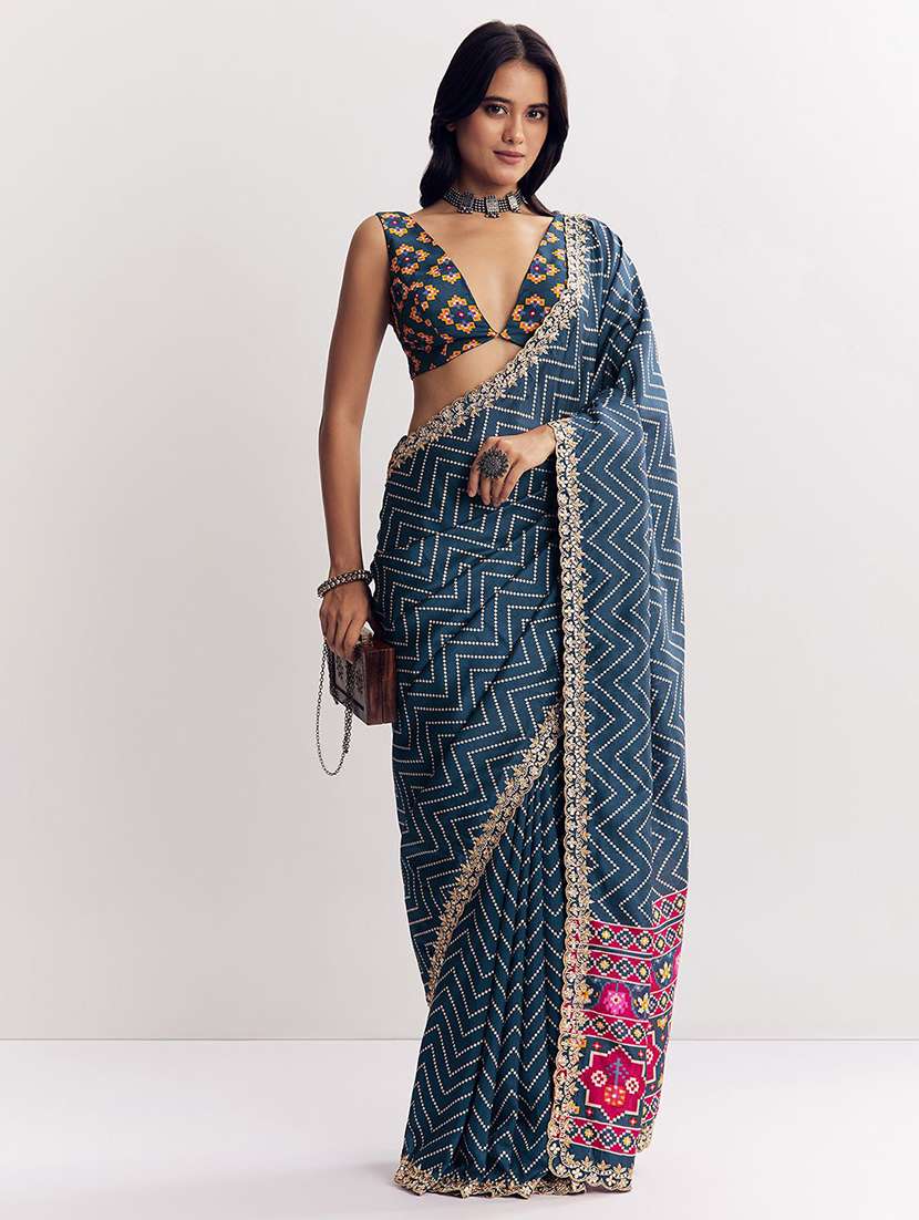 women chevron printed saree with blouse