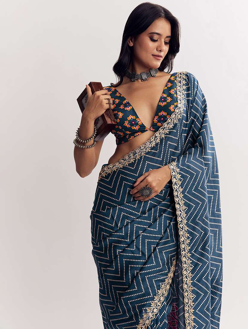women chevron printed saree with blouse - 22376676 -  Standard Image - 3