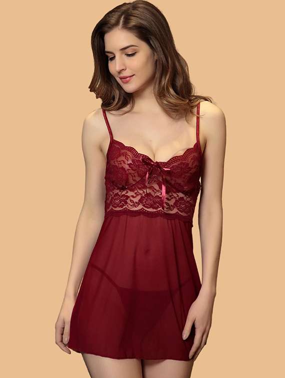 women self designed sleeveless lace babydoll