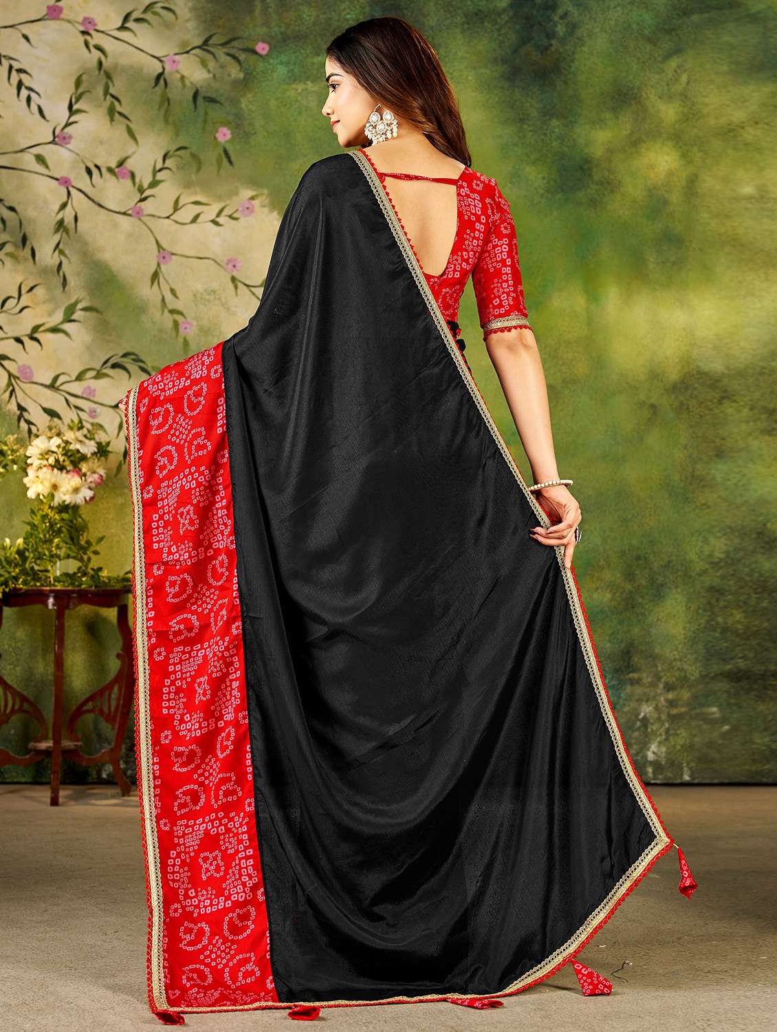 women solid with bordered saree with blouse - 22377529 -  Standard Image - 3