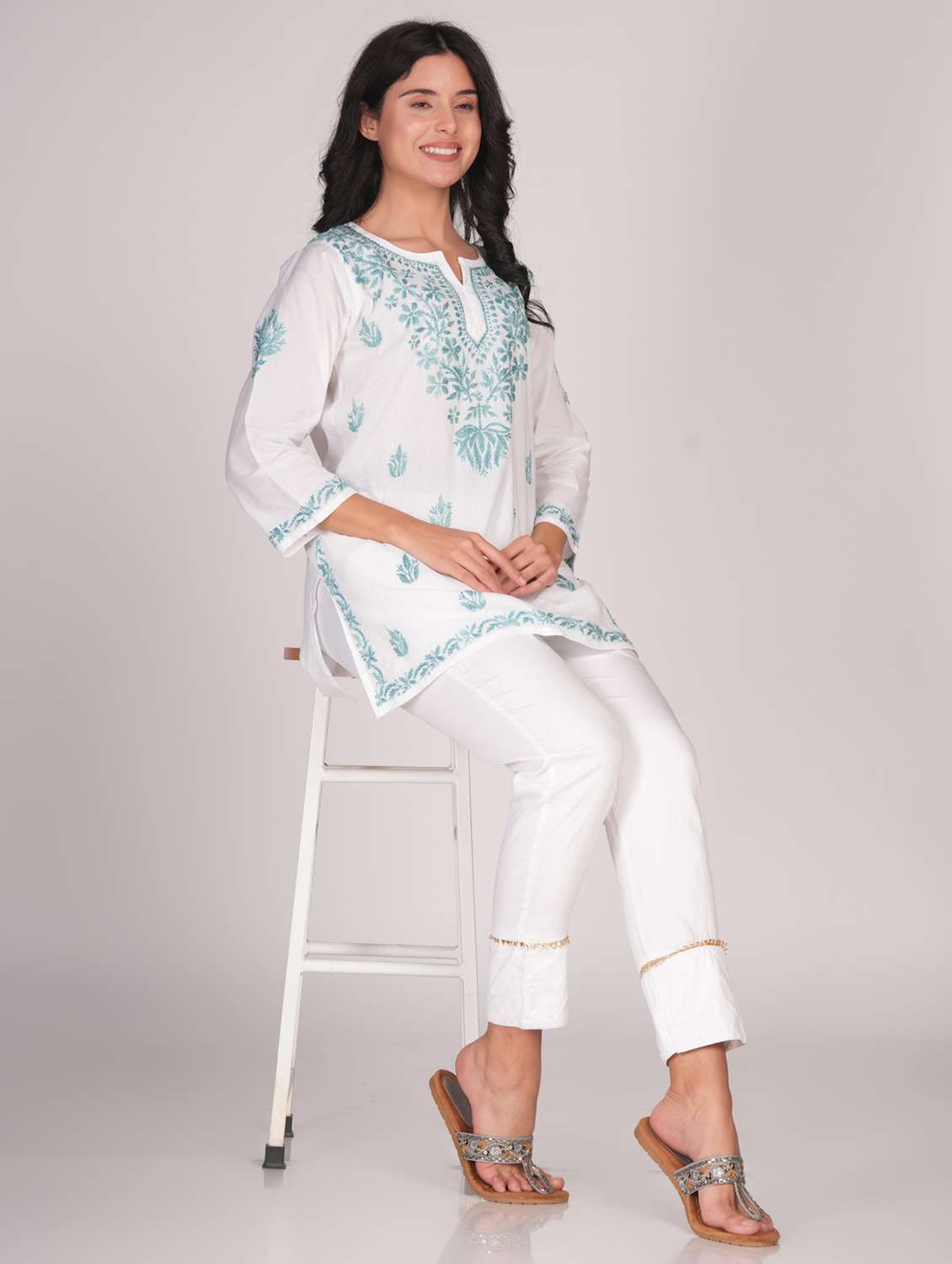 women notch neck chikankari straight kurti - 22377869 -  Standard Image - 5