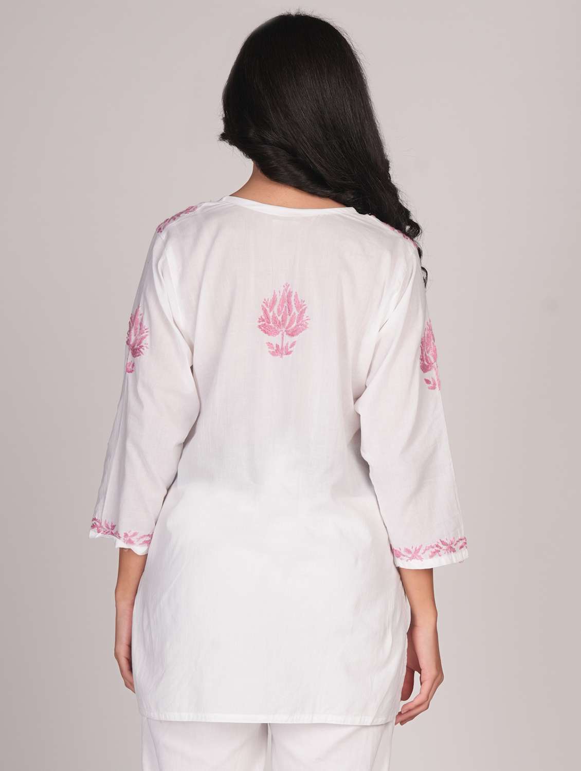 women notch neck chikankari straight kurti - 22377870 -  Standard Image - 3