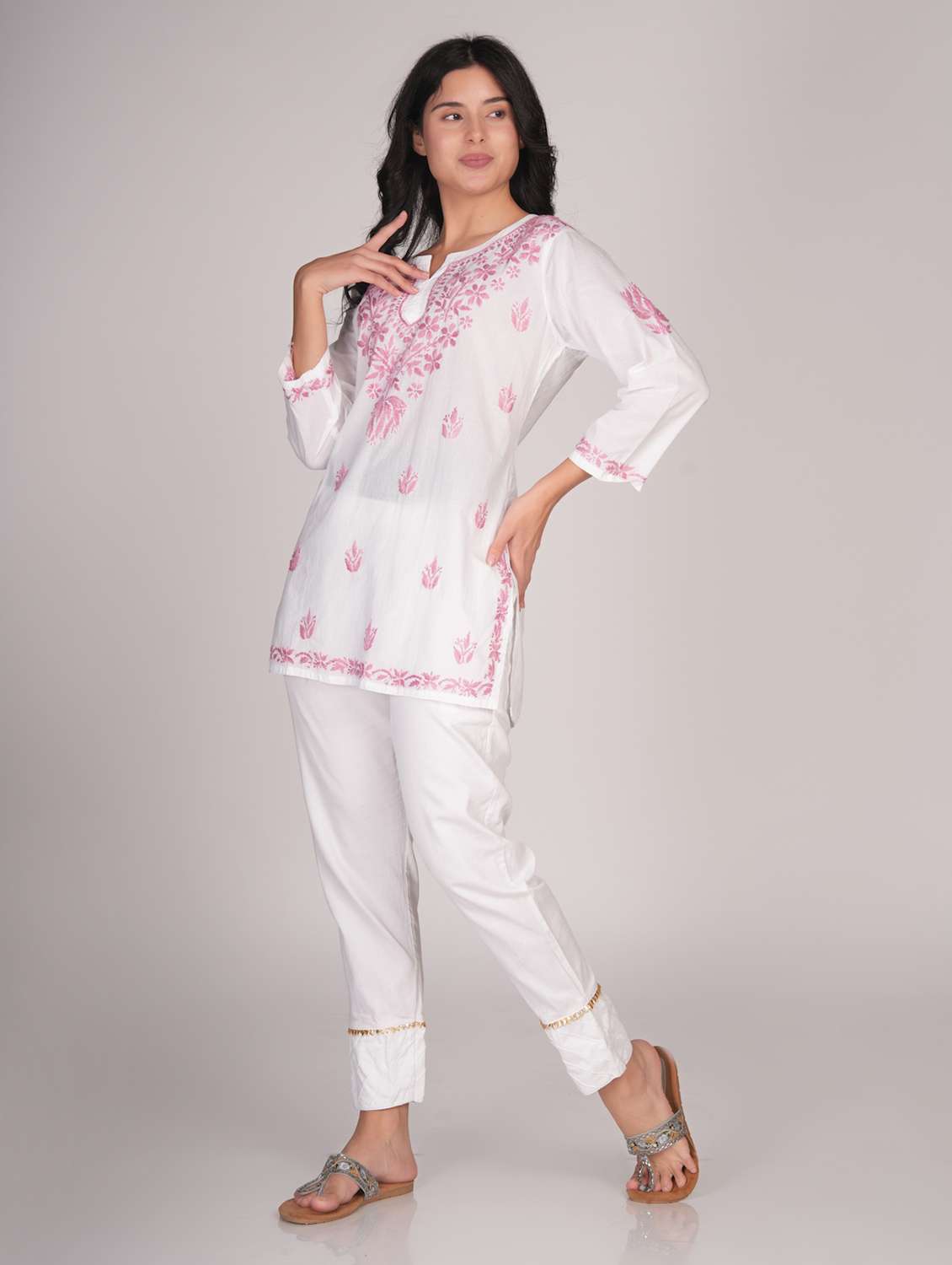 women notch neck chikankari straight kurti - 22377870 -  Standard Image - 5