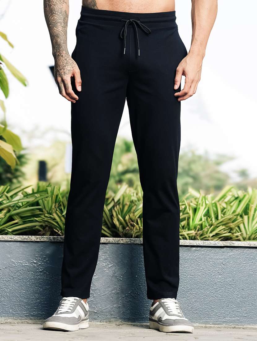 men solid mid rise track pant
