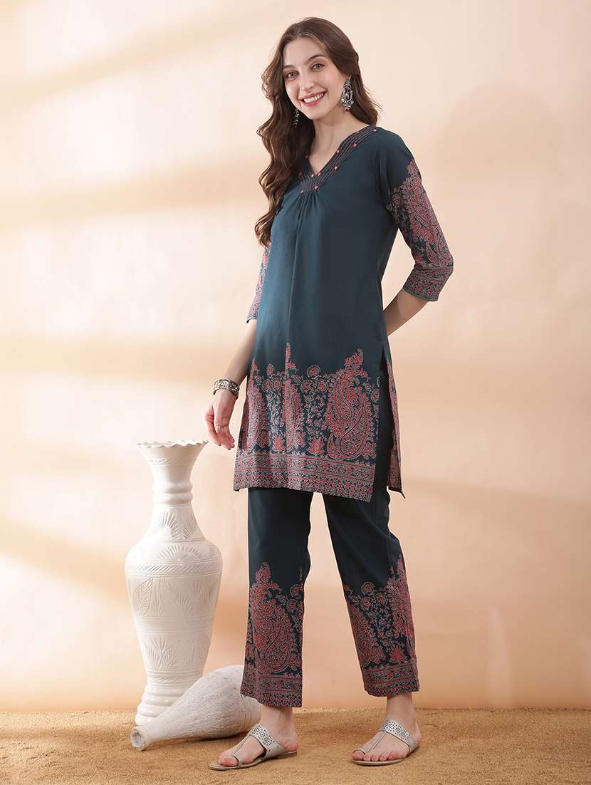 women paisley three quarter sleeve kurta pant set
