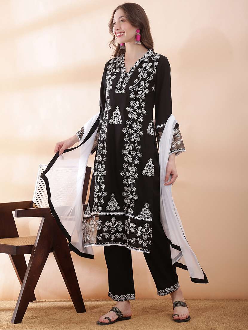 women solid with work three quarter sleeve kurta pant with dupatta set - 22378308 -  Standard Image - 3