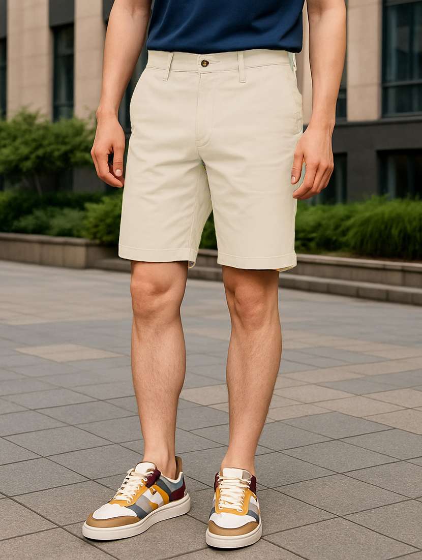 men solid mid rise regular fit shorts