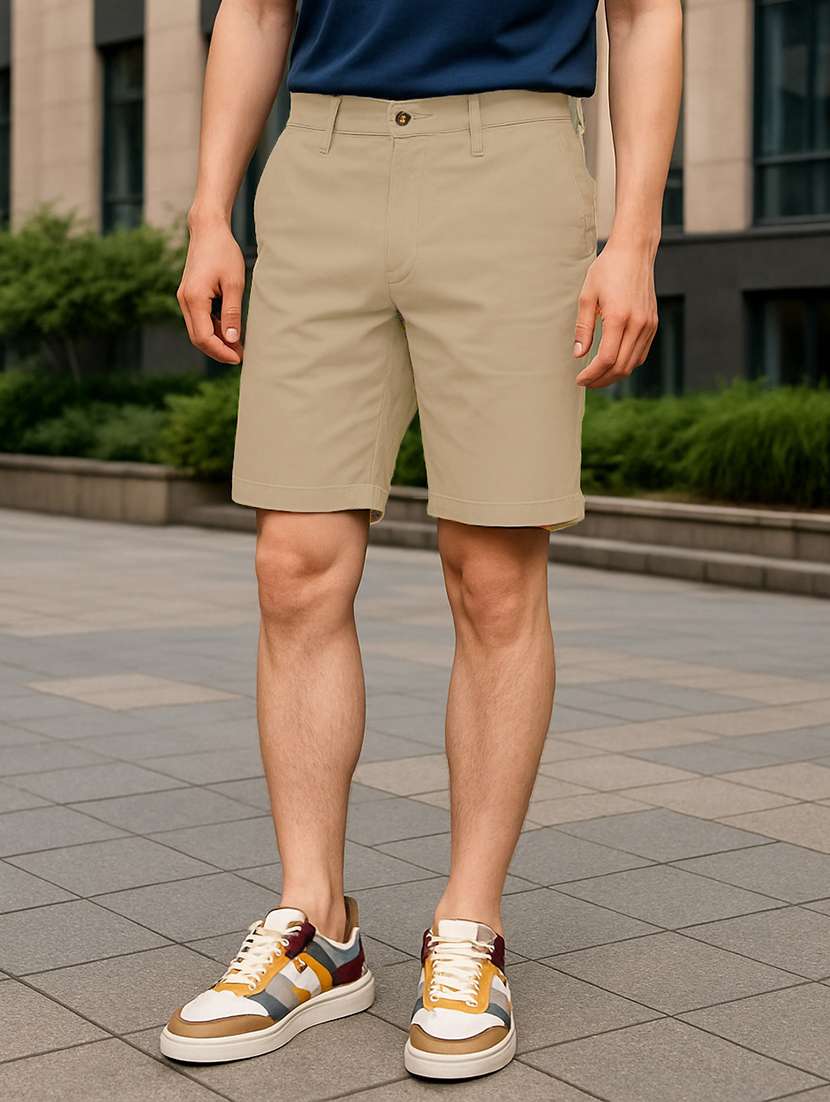 men solid mid rise regular fit shorts